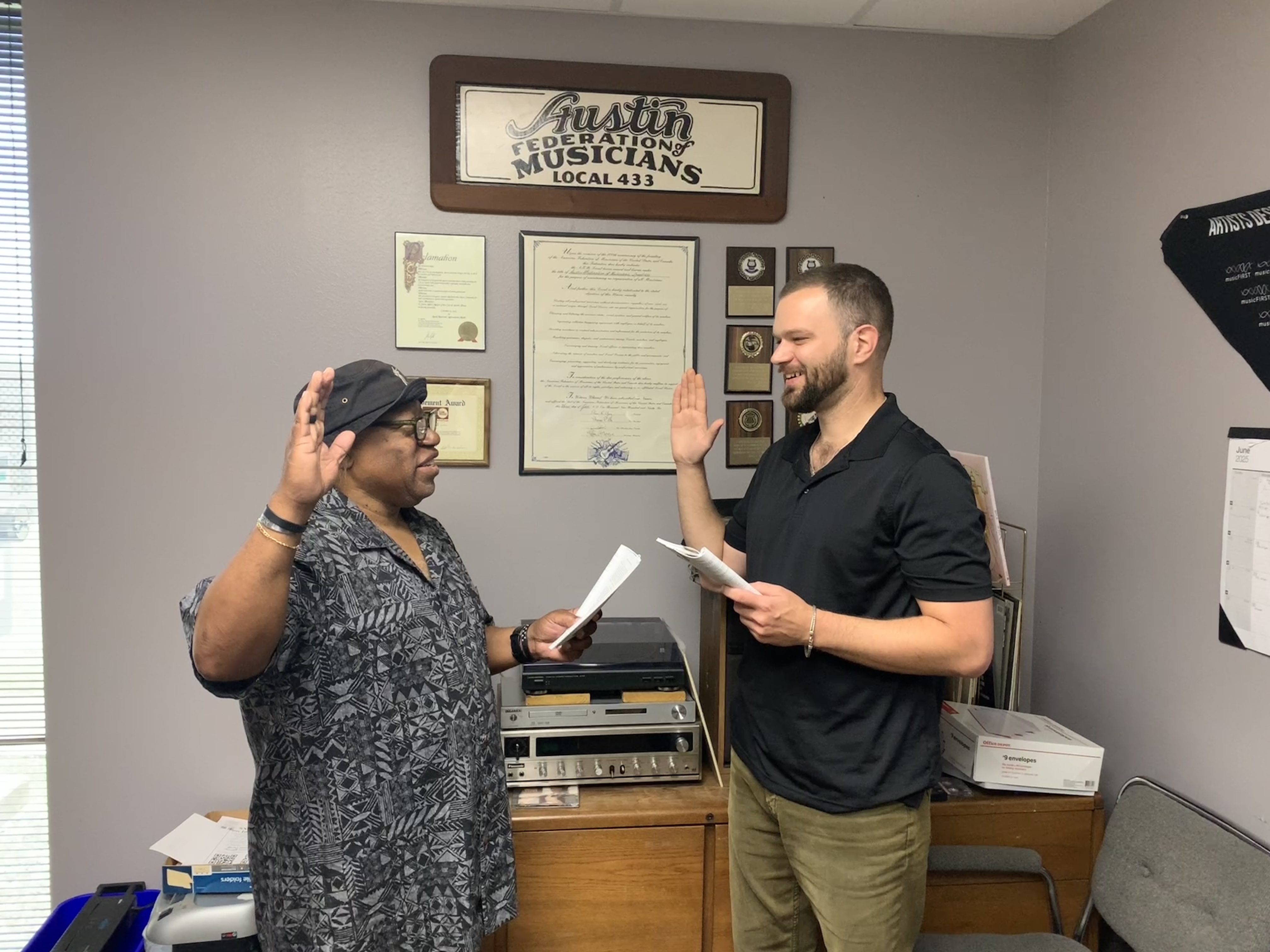 Secretary-Treasurer Ben Triesch swears in new AFM 433 President Russell K. Shores.